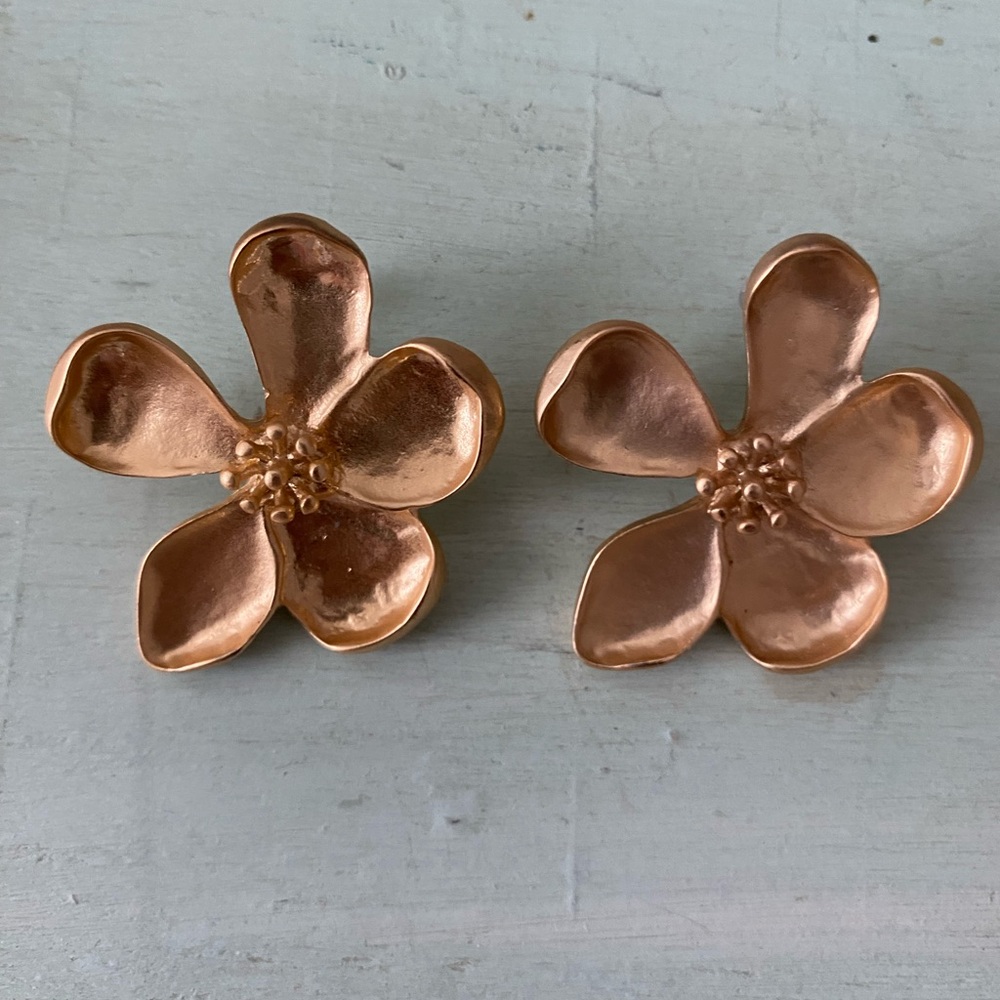 apple blossom earrings NWOT - Picture 2 of 7